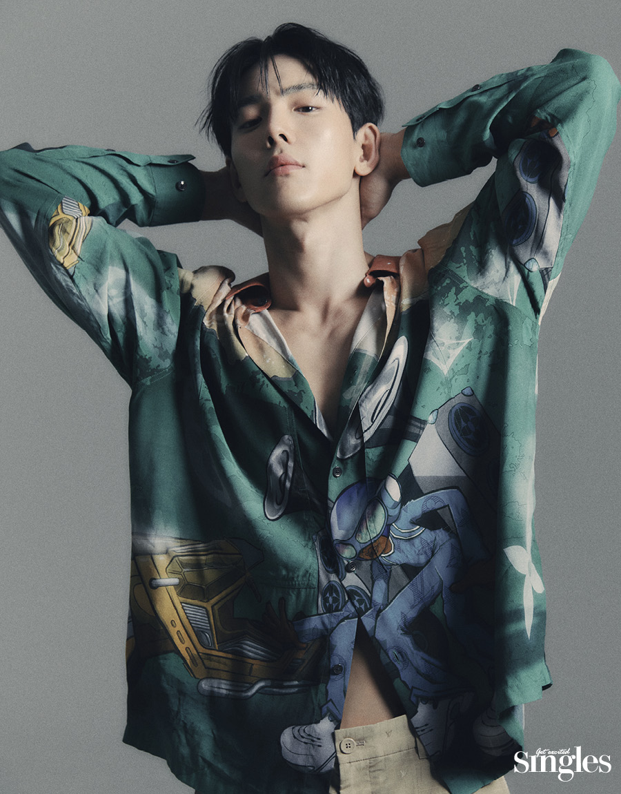 셔노가 루이 비통 맨을 착용하고 촬영한 싱글즈 화보